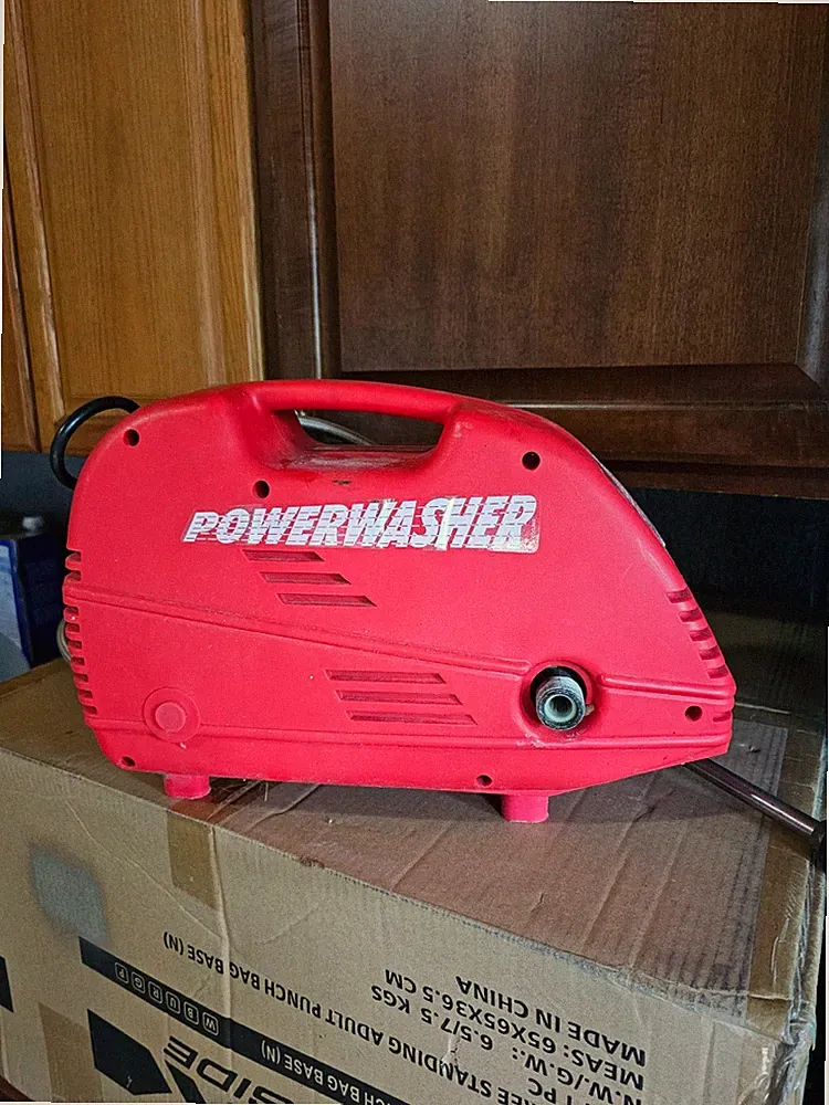 1300 PSI pressure washer