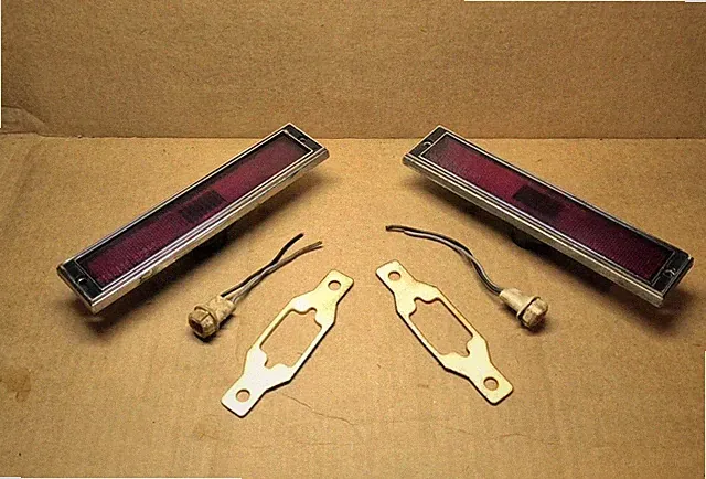 2 x MoPar 1972-78 Red Side Marker Lights Lamps C-Body 3587399 w/Gaskets & Wiring
