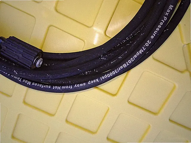 25 FT Pressure Washer Hose 3000 PSI Rubber Fits All Screw On Powerwashers