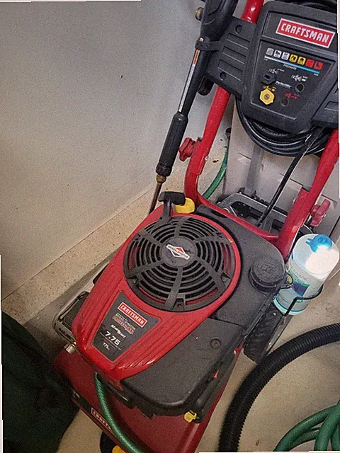 Briggs and Stratton Professional Pressure Washer