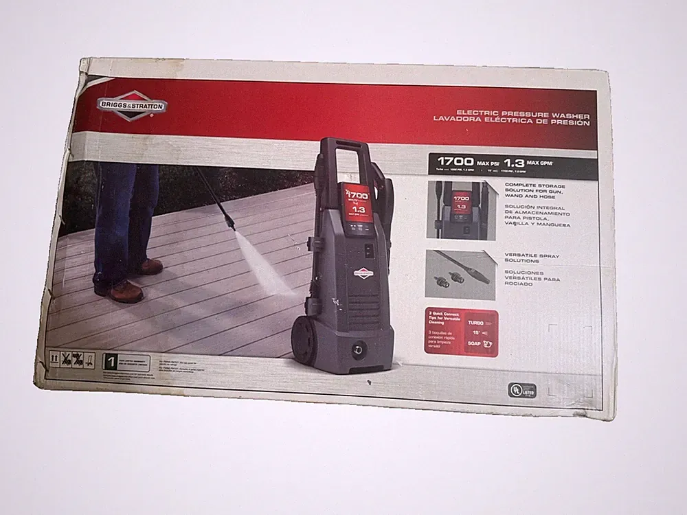 Briggs & Stratton 1700 PSI 1.3 GPM 13.75 Amp Electric Cold Water Pressure Washer