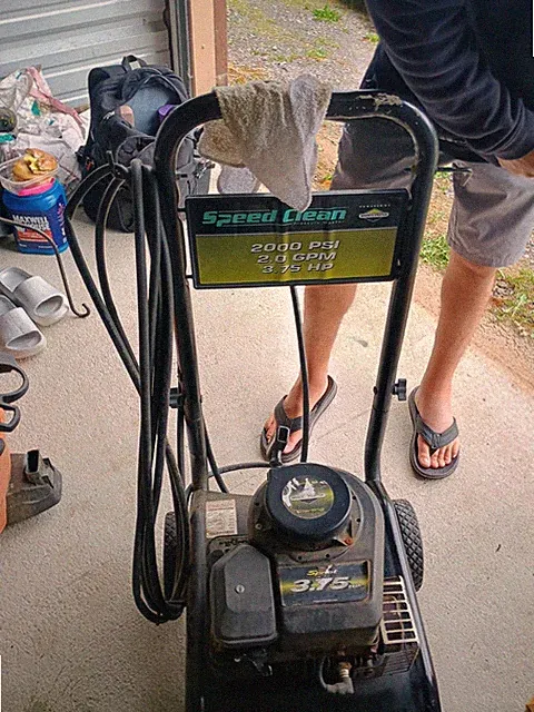 Briggs & Stratton "Speed Clean" 2000 PSI / 2.0 GPM pressure washer