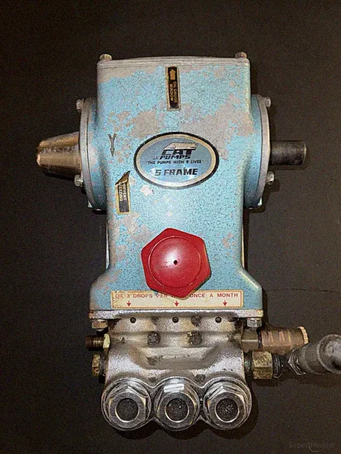 CAT Pump 2200 PSI 5 Frame Triplex Plunger Pump Belt Driven 1" Shaft *UNTESTED*