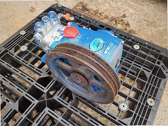 CAT Pump Model 550 5 GPM / 3000 PSI Belt Drive 7 Frame Plunger PD Working Pull