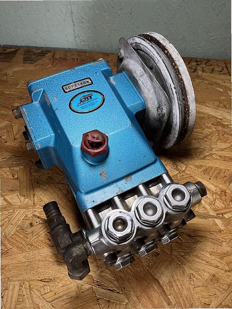 CAT PUMPS 5CP2140W PRESSURE WASHER PUMP 4GPM 2500PSI TRIPLEX PLUNGER - UNTESTED