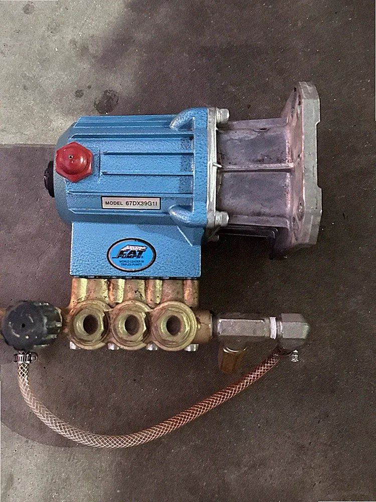 CAT Pumps 67DX39G11 Triplex Pressure Washer Pump Barely Used Commercial OEM