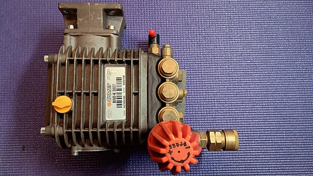 COMET pressure Washer Pump Used Needs Work. Pump Good Condition Broken Quik Rls