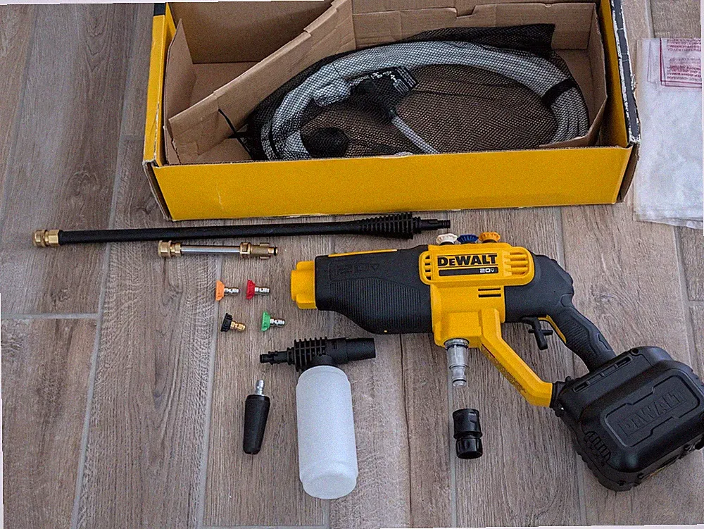 COMPLETE w/EXTRAS! DEWALT 20V MAX 550 PSI Pressure Washer DCPW550B (Tool Only)