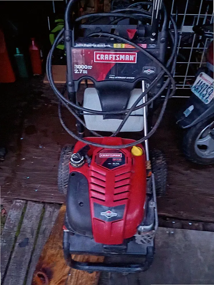 Craftsman 21027 3000 PSI 2.5 GPM Gas Pressure Washer - Red