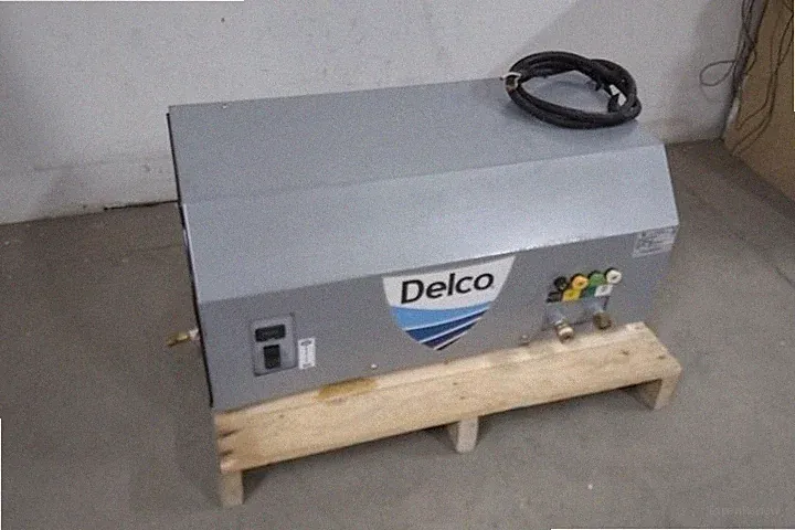 Delco DWM2040042B 2000 PSI 4 GPM 230V Cold Water Electric Pressure Washer