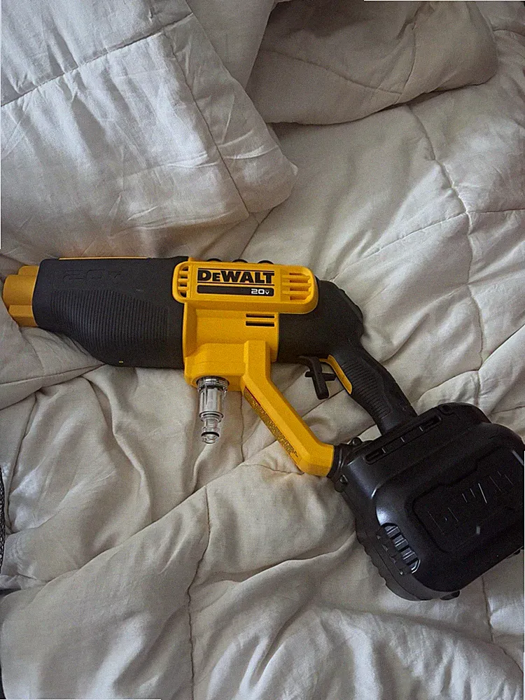 DEWALT 20V Cordless Battery Cold Water Pressure Washer w/ Hose & 5 attachments