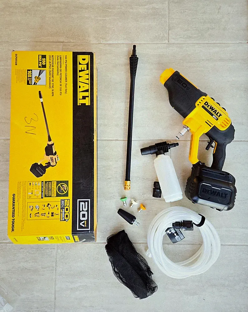 DEWALT 20V Max 550 PSI Power Cleaner Pressure Washer Model DCPW550B (TOOL-ONLY)