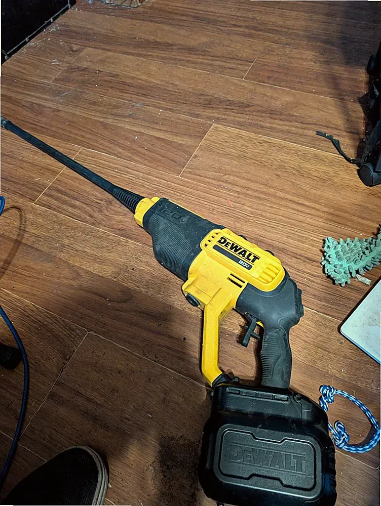 DEWALT 20V MAX Cordless pressure Washer