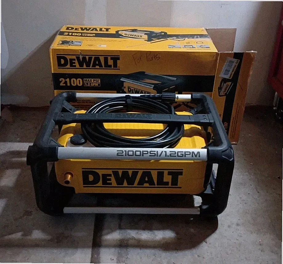 DeWALT 2100 PSI Electric Jobsite 13 AMP Pressure Washer (DWPW2100) **READ**