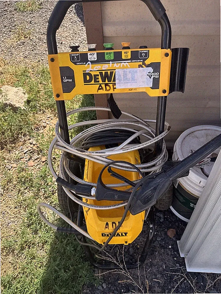 DEWALT 2400 PSI 1.1 GPM Corded Electric Cold Water Washer w/ Wand Tips