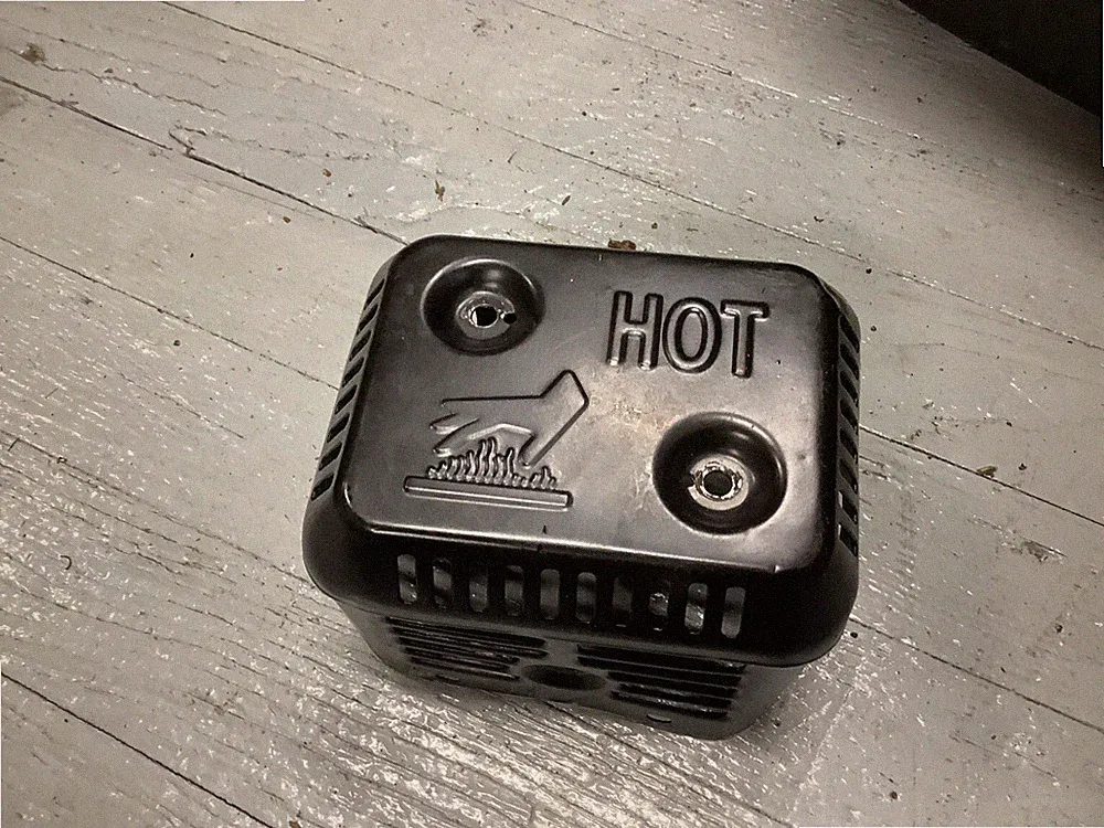 DEWALT 3400 PSI PRESSURE WASHER : EXHAUST MUFFLER COVER