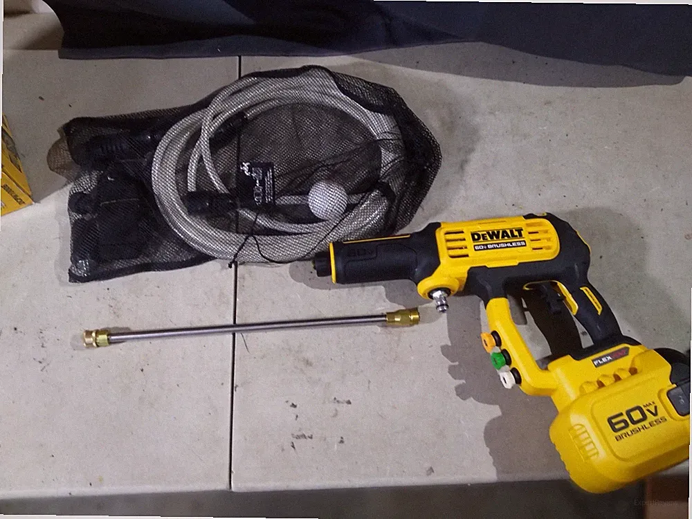 DeWalt DCPW1000B 60V FLEXVOLT 1000 PSI Cordless Pressure Washer (Tool-Only)