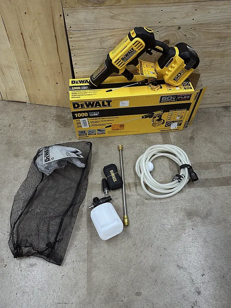 DeWalt DCPW1000B 60V FLEXVOLT 1000 PSI Pressure Washer (Tool-Only) Open Box
