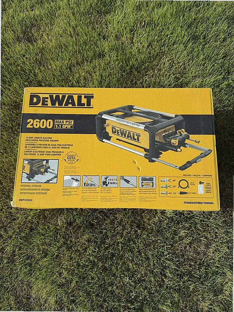 DEWALT DWPW2600 Electric Pressure Washer 2600 PSI 1.1 GPM 25ft Hose *NEW IN BOX*