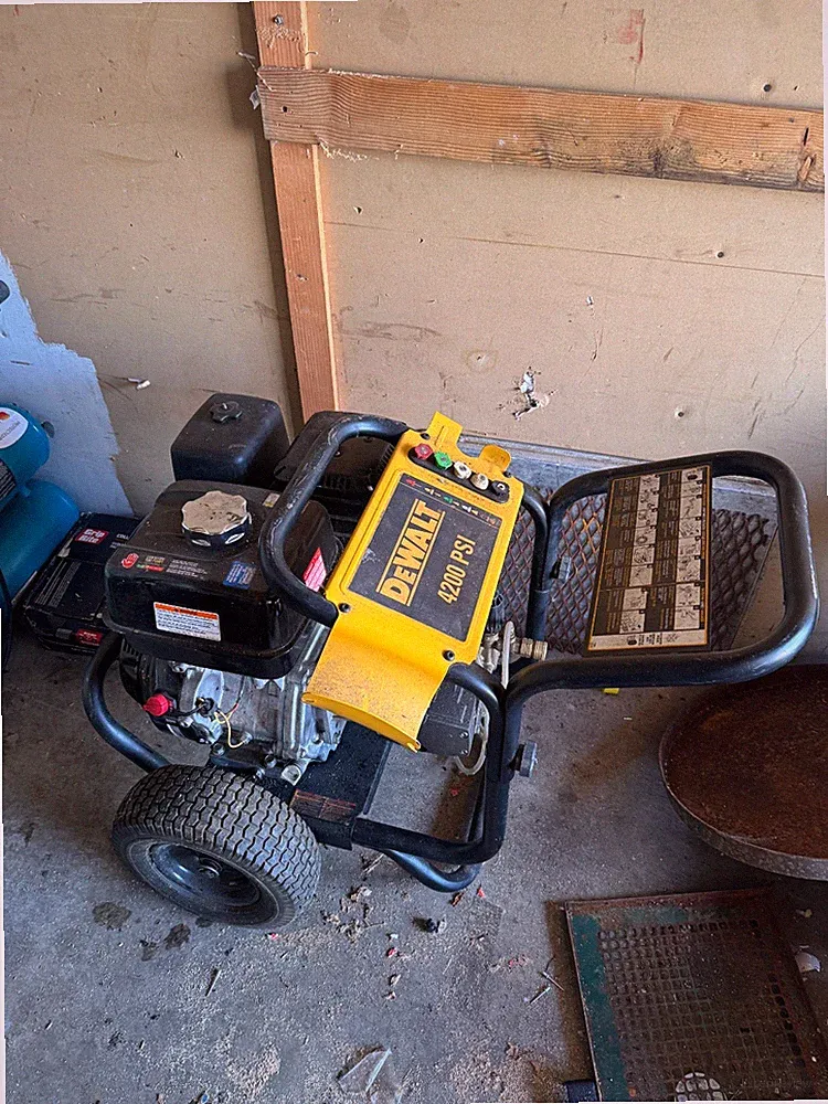 DEWALT4200 PSI 4.0 GPM Gas Cold Water Pressure Washer W/ HONDA GX390 Engine