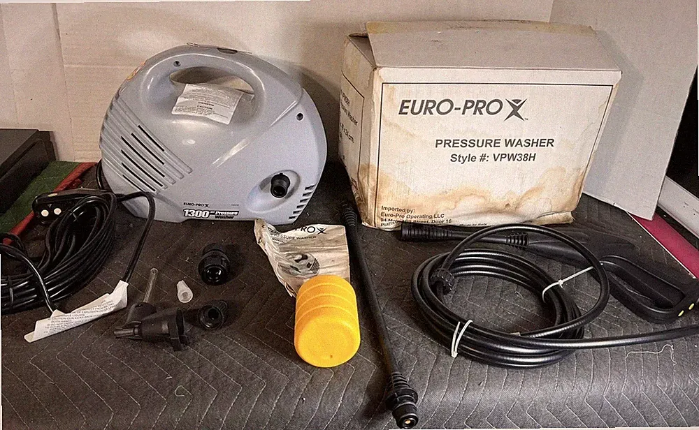 Electric 1300 PSI pressure washer