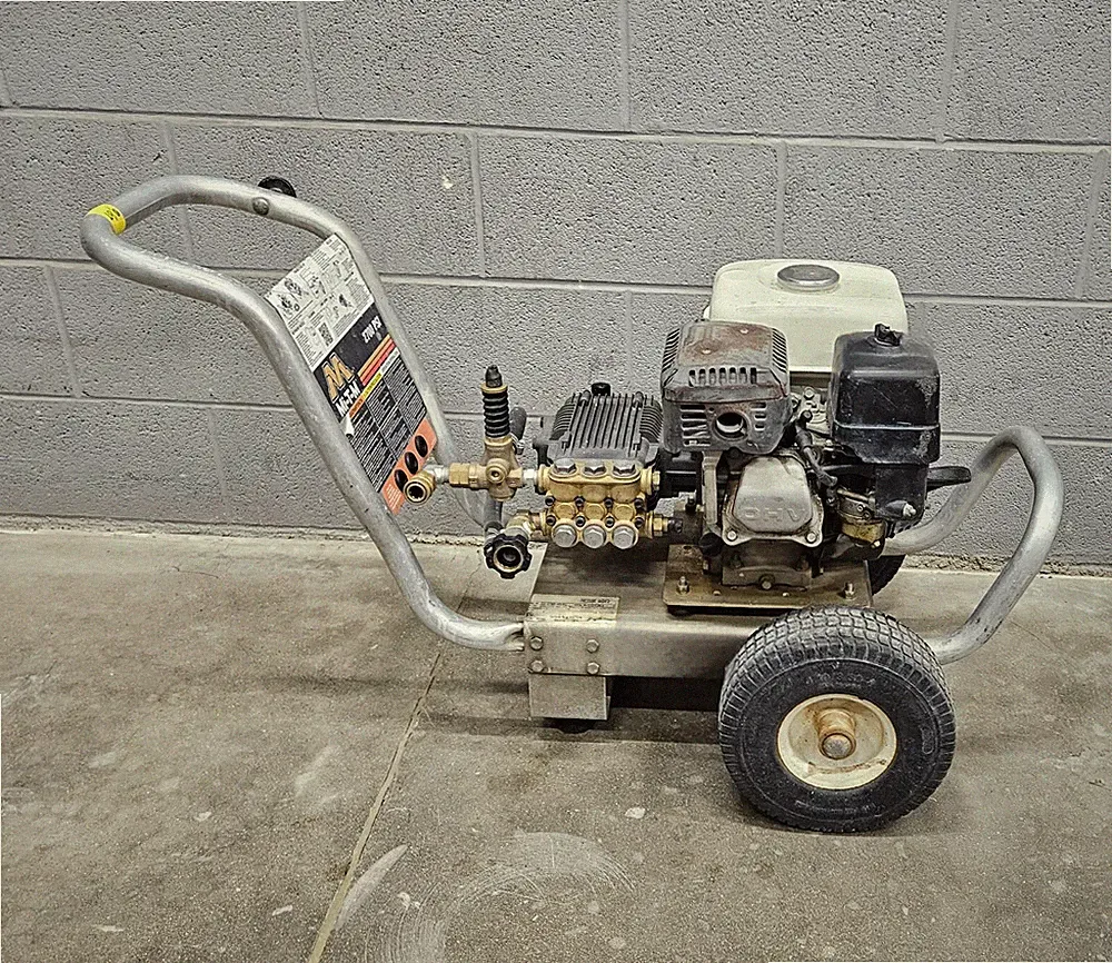 Gas pressure washer 2700 psi 2.4 gpm Honda engine