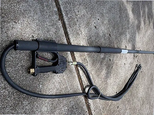 Giraffe HD Telescoping Pressure Washer Wand 6'-18'ft w/ Gutter Cleaning Assembly