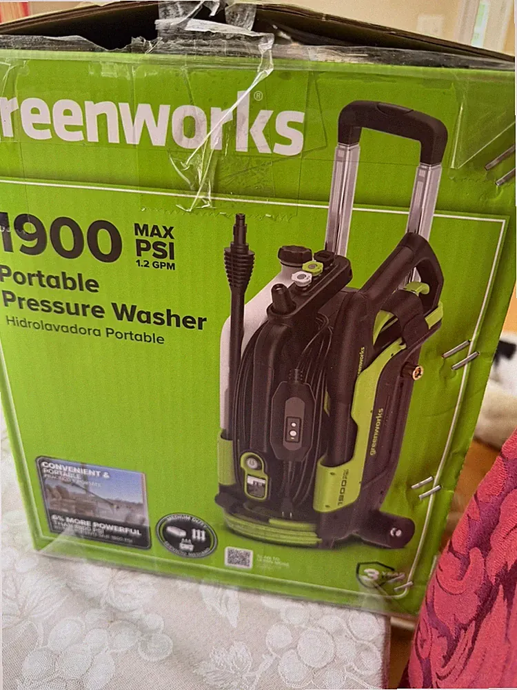 Greenworks 1900-PSI 1.2-GPM Cold Water Electric Pressure washer with Spray Tips