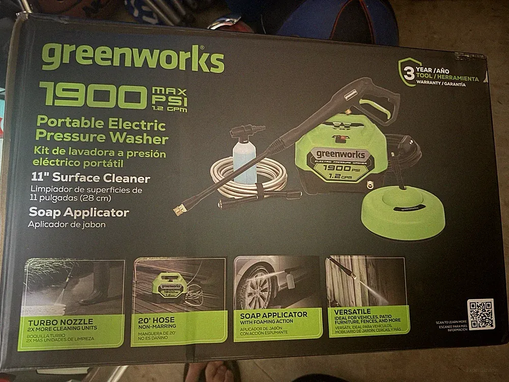 Greenworks - 1900 PSI 1.2 GPM Electric Pressure Washer Combo Kit - Green NEW!