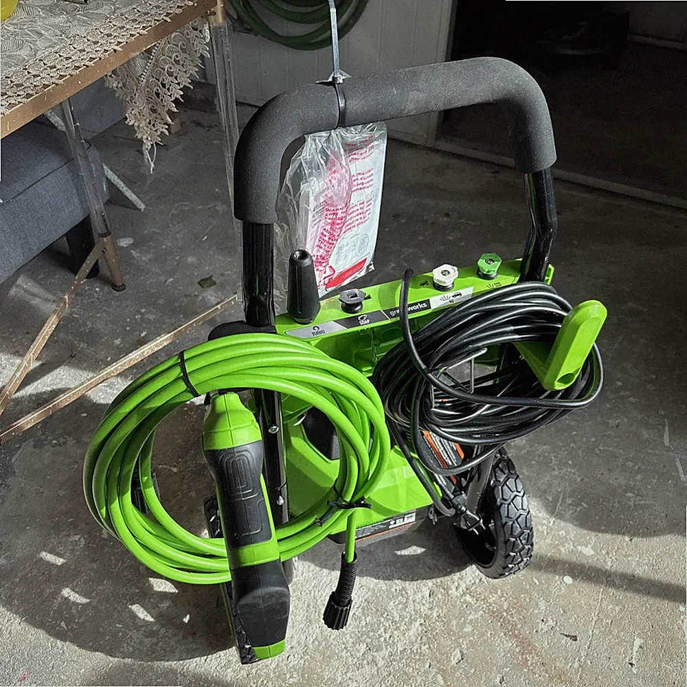 Greenworks 1900 PSI 2.200 GPM Electric Pressure Washer 25ft Hose w/4 Nozzles