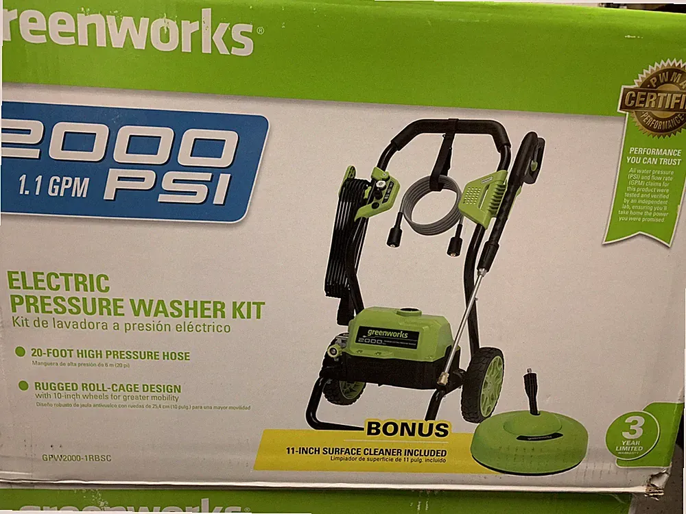 Greenworks 2000 PSI 1.1-Gallons Cold Water Electric Pressure Washer Combo Kit