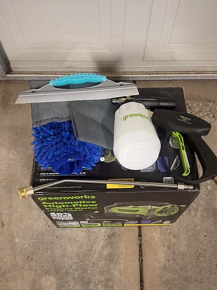Greenworks Automotive 1200-PSI 1.8-GPM Cold Water Electric Pressure Washer NEW