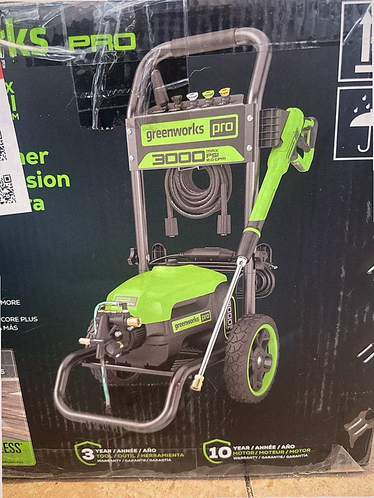 Greenworks Pro 3000 PSI 2.0 GPM Brushless Electric Pressure Washer Combo