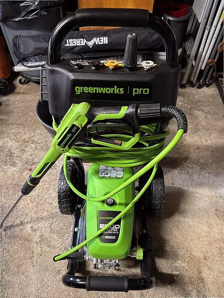 Greenworks - Pro Electric Pressure Washer up to 2500 PSI at 2 GPM - Green