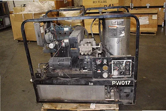 HOT PRESSURE-WASHER