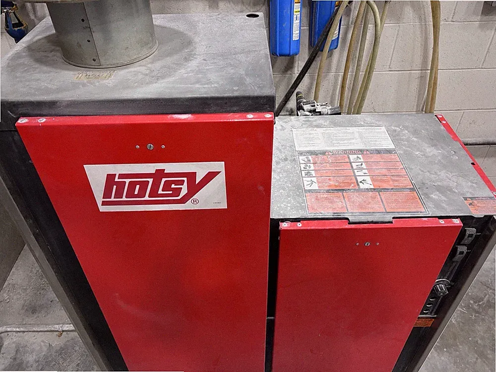 Hotsy 945n Gas Industrial High Pressure Pressure Washer 2000 PSI