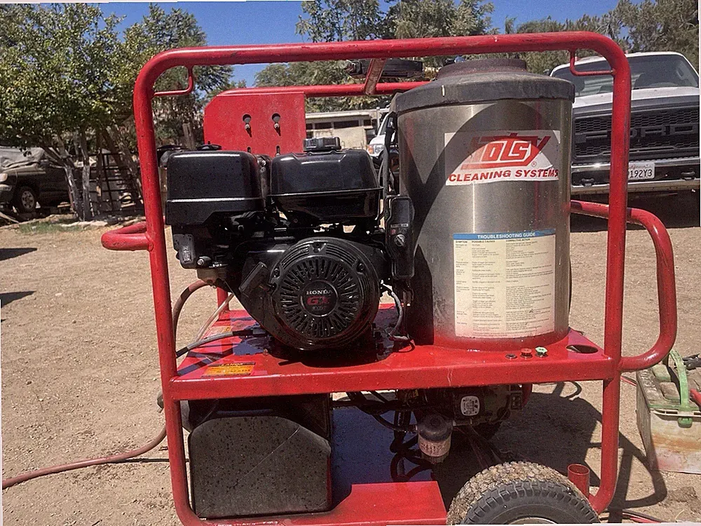 🔥 HOTSY HOT WATER PRESSURE WASHER – 4,000 PSI / 4 GPM 🔥