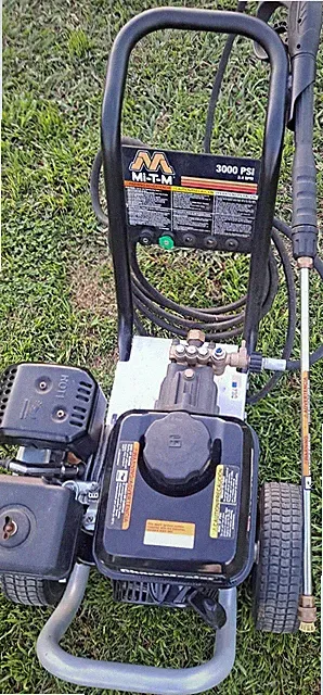 MI-T-M 3000 PSI 2.4 GPM PRESSURE WASHER