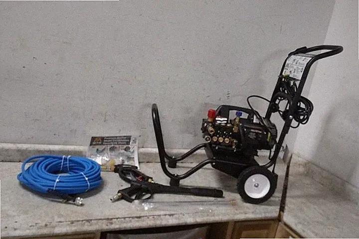 Mi-T-M CM-1400-0MEC-M 1-1/2 HP 1.5 GPM 1400 PSI 120V Electric Pressure Washer
