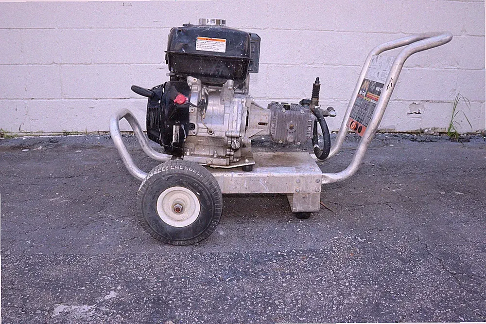 Mi-T-M Professional 4000 PSI Honda 390CC Motor Pressure Washer, Great Shape