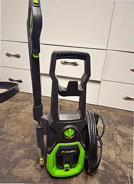 Portable pressure washer