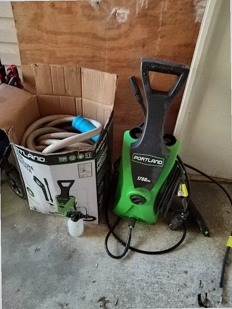 Portland 1750 PSI Electric Pressure Washer Wheel-Mounted 1.6hp 1.3gpm 20ft Hose