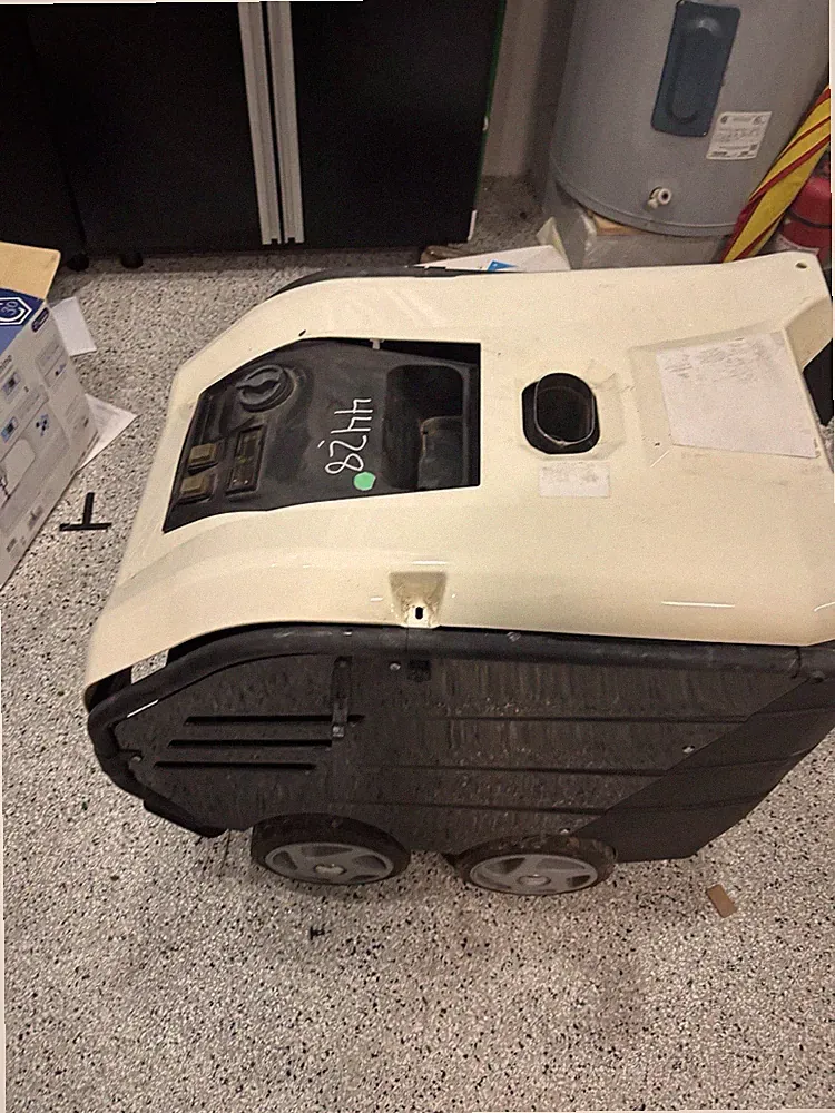 POWERTRAIN HOT WATER PRESSURE WASHER - 2200 Diesel Psi 3 Works Good