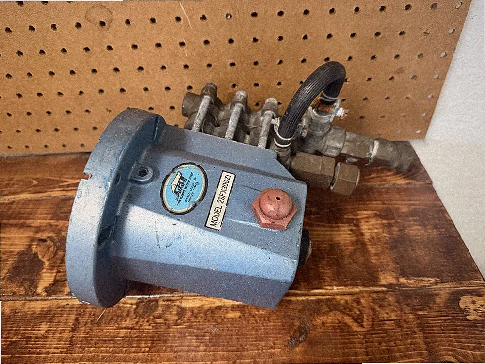 Pressure Washer Cat Pump Model 2SFX30GZI Parts Or Repair