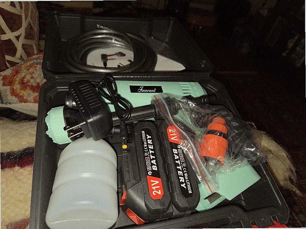 Pressure Washer, mobil, 1000 PSI , Battery Operated. Non Name BRAND for Sale.