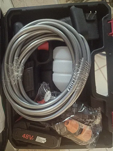 Pressure washer with rechargable 48v battery