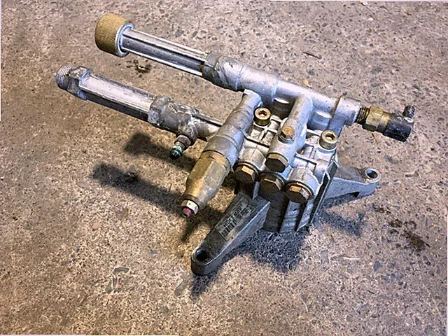 Salvage Annovi AR RMW 2.2G24 Pressure Washer Pump 2400 PSI 2.2 GPM 7/8" Shaft