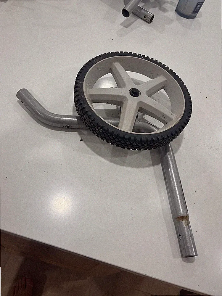 SUBARU EA190V FUEL GAS POWERWASHER ( RIGHT Pressure washer wheel assembly)