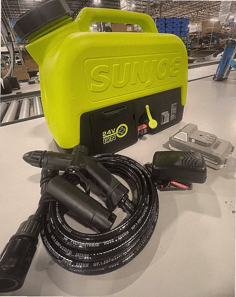 SUN JOE 24V CORDLESS PORTABLE SINK/SHOWER WASHER KIT W/BATTERY - GREEN/BLACK